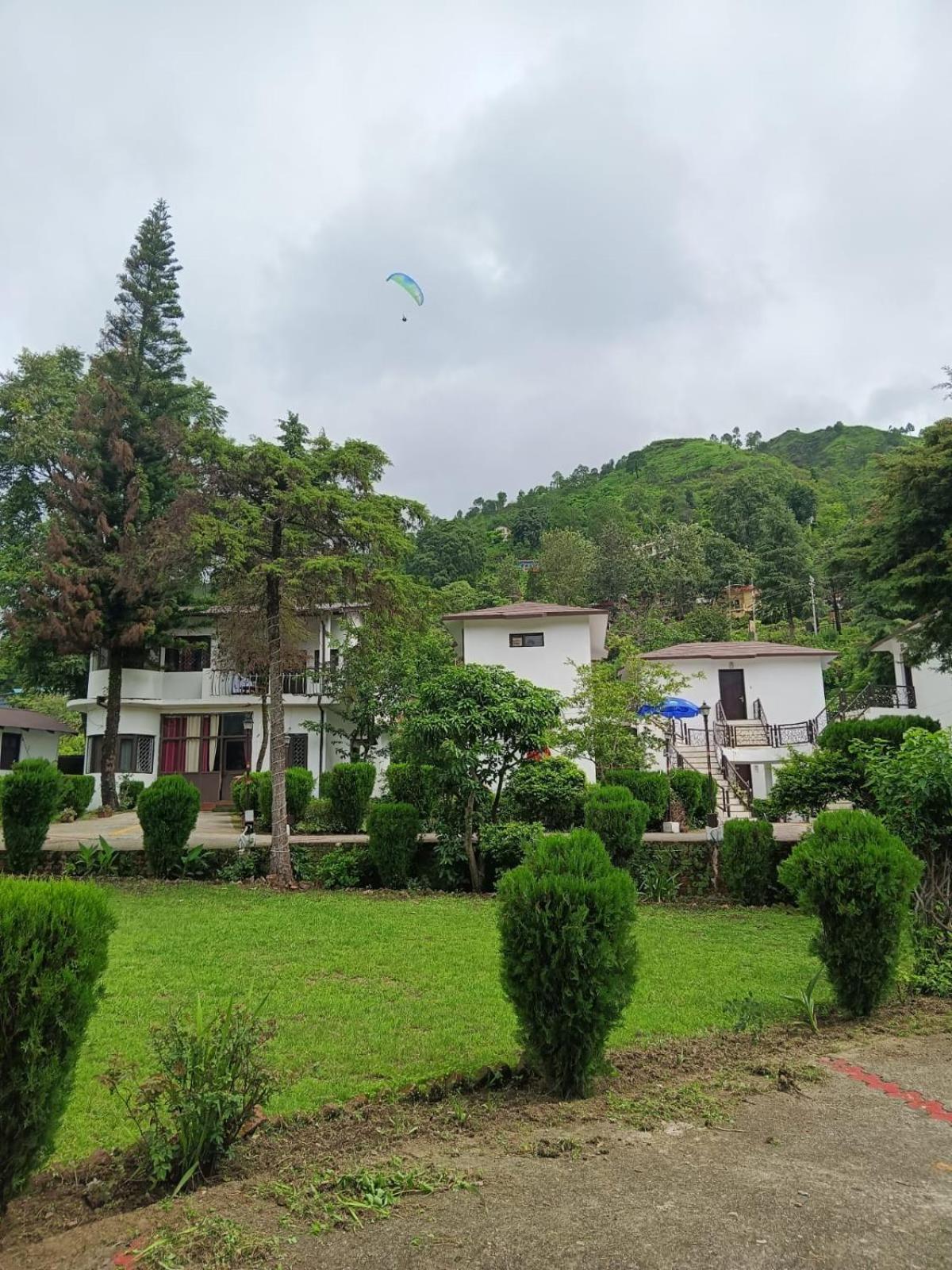 Shikha Resort Ewentbliz Bhīm Tāl エクステリア 写真