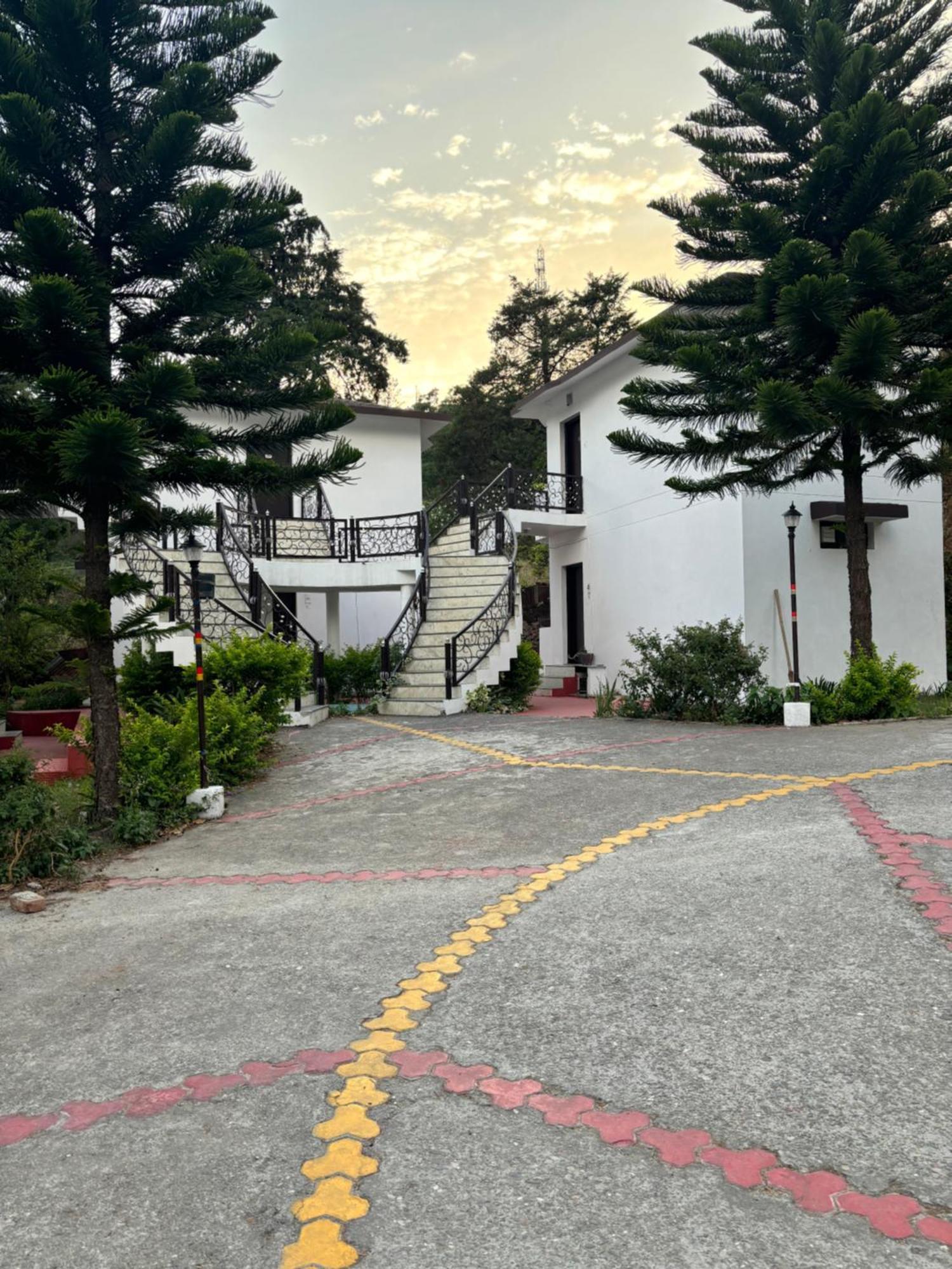 Shikha Resort Ewentbliz Bhīm Tāl エクステリア 写真