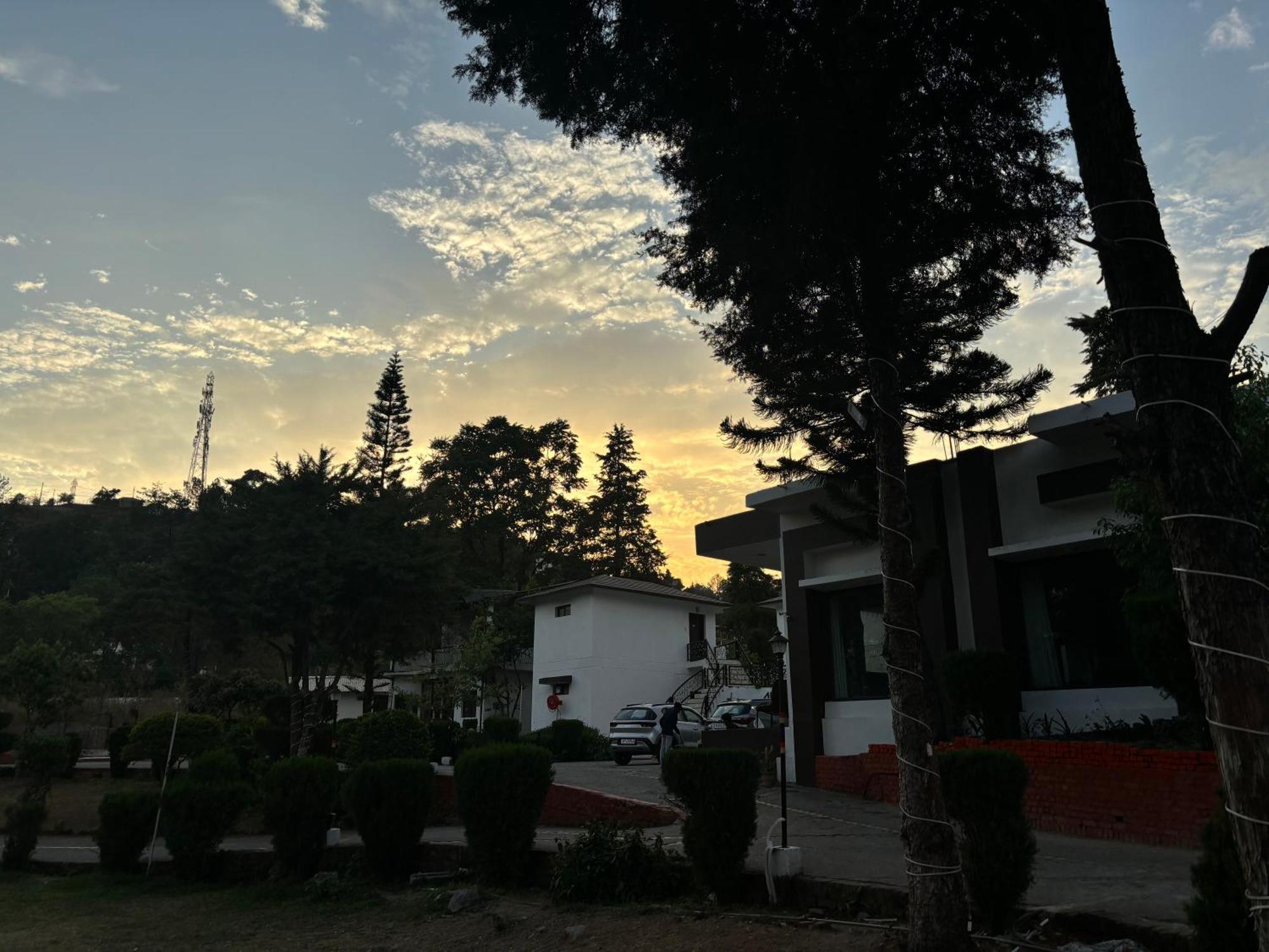 Shikha Resort Ewentbliz Bhīm Tāl エクステリア 写真